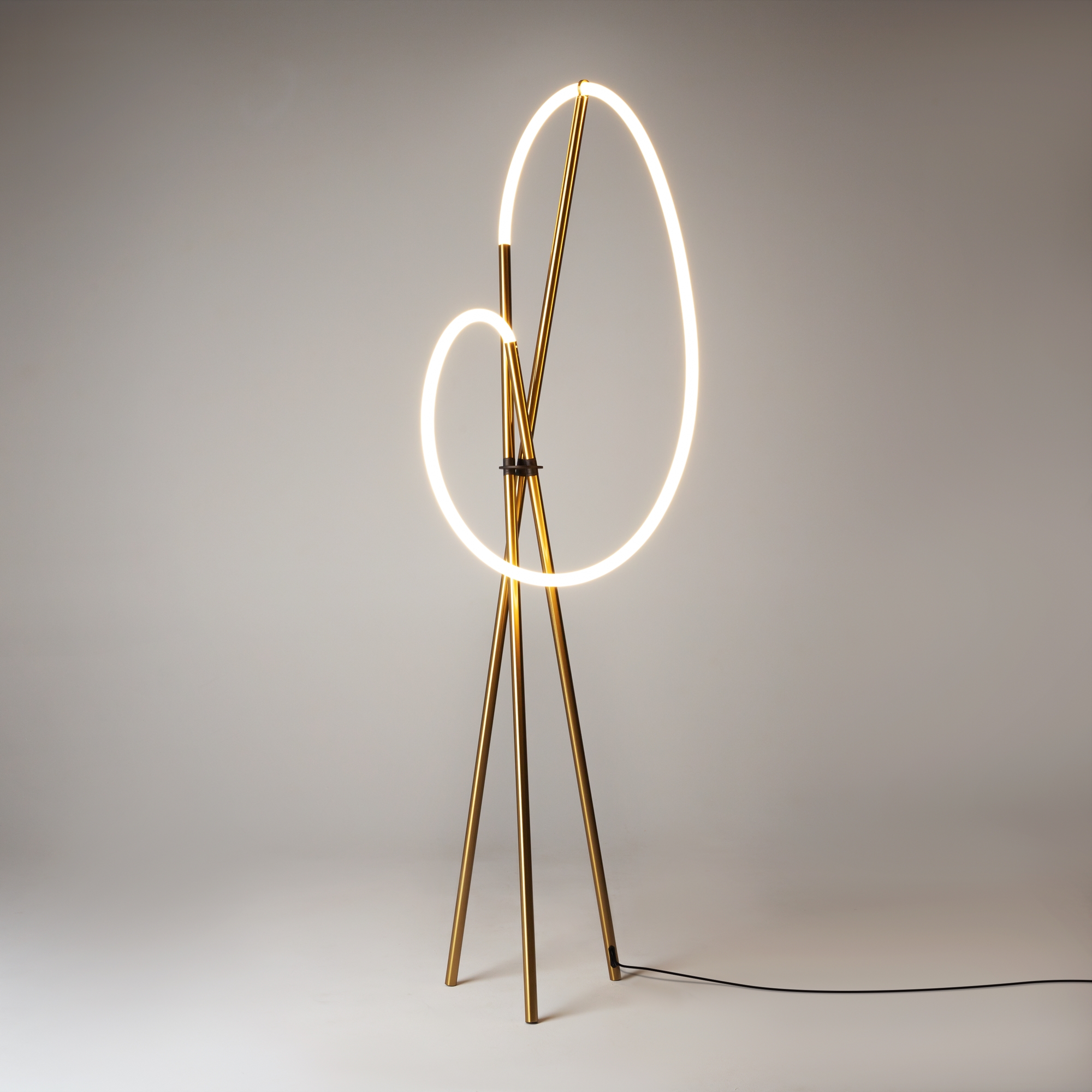 Crochet Brass LED Floor Lamp, 36w, 3000k, Metal, Silicone, 162cm Height